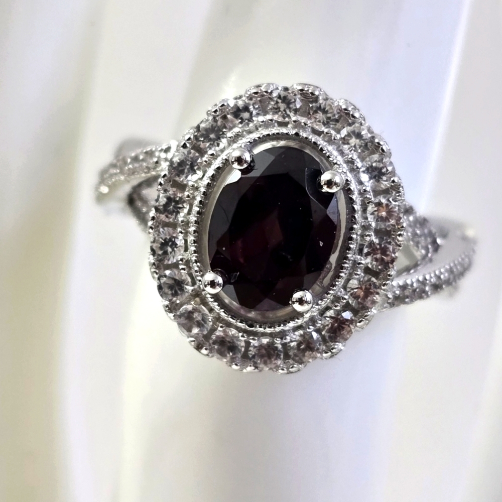 Sterling Silver 925 Elegant Garnet Ring with Intricate Design